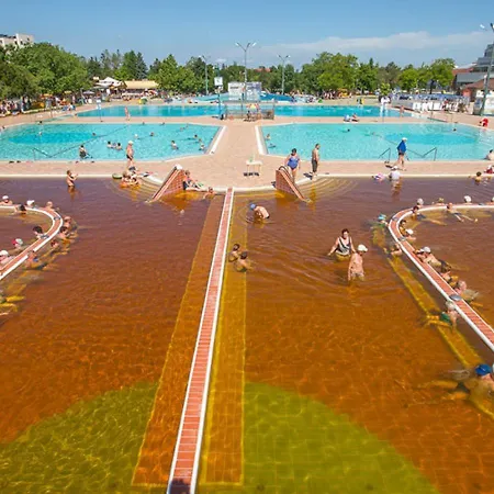 아파트 Panorama Wellness Apartment Hotel Hajdúszoboszló