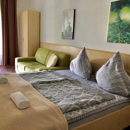 Panorama Wellness Apartment Hotel *